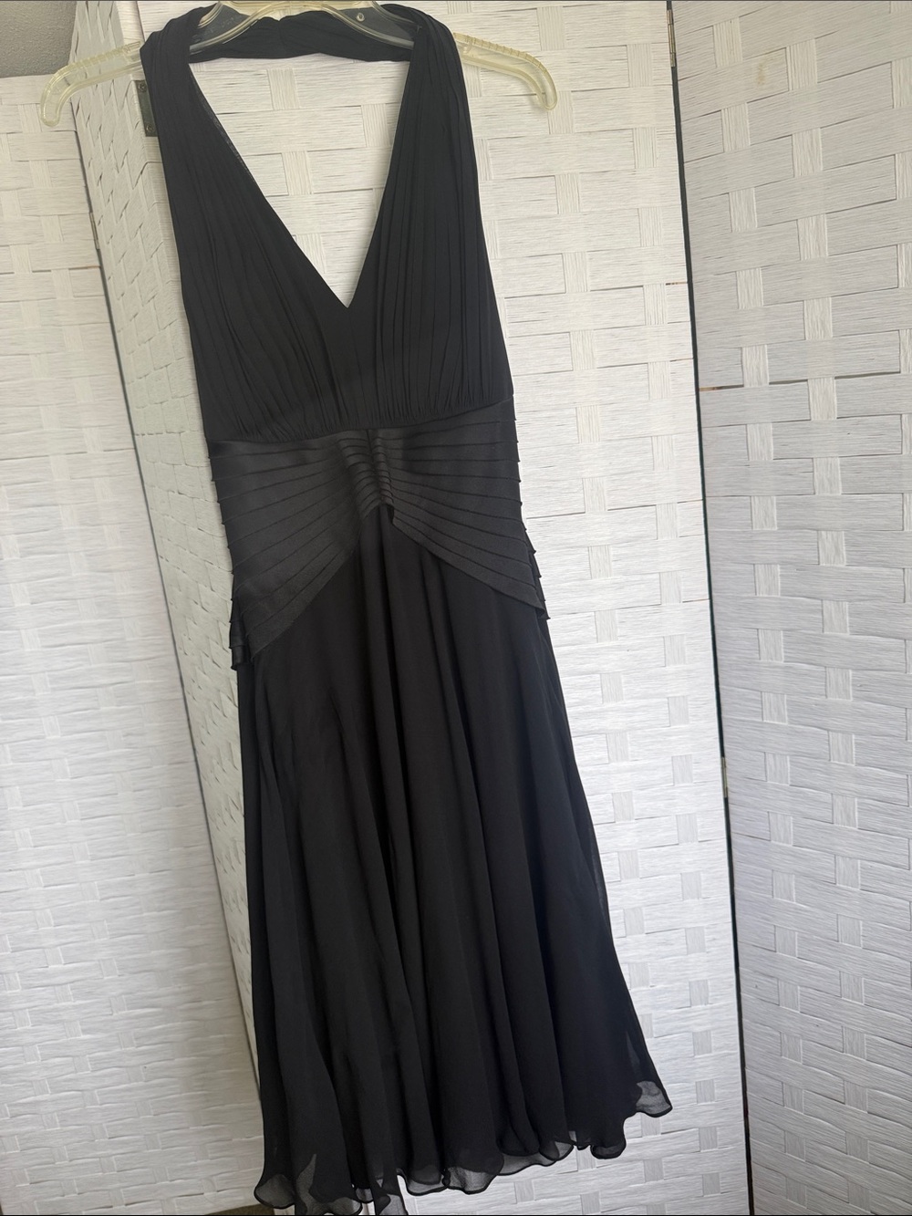 Tadashi Shoji Black Pleated V-Neck Maxi Dress size 4